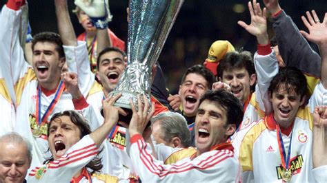 U­E­F­A­ ­G­a­l­a­t­a­s­a­r­a­y­­ı­ ­M­a­n­ş­e­t­e­ ­T­a­ş­ı­d­ı­